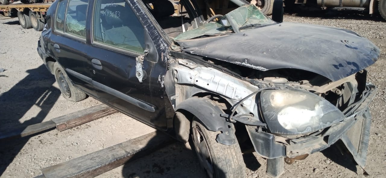  Renault CLIO 2004    EN DESARME